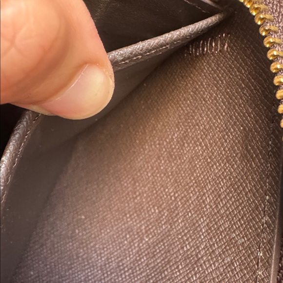 Louis Vuitton Authentic  zippy wallet Damier Ebene - Picture 4 of 15